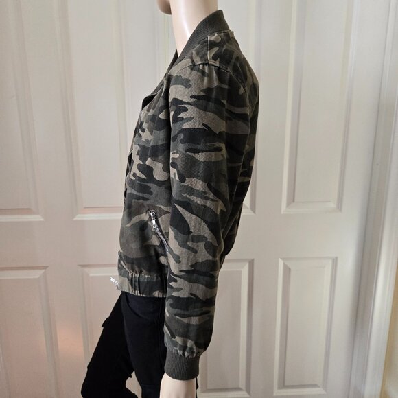 Women's Forever 21 Camouflage Bomber Jacket SZ S - Picture 4 of 9